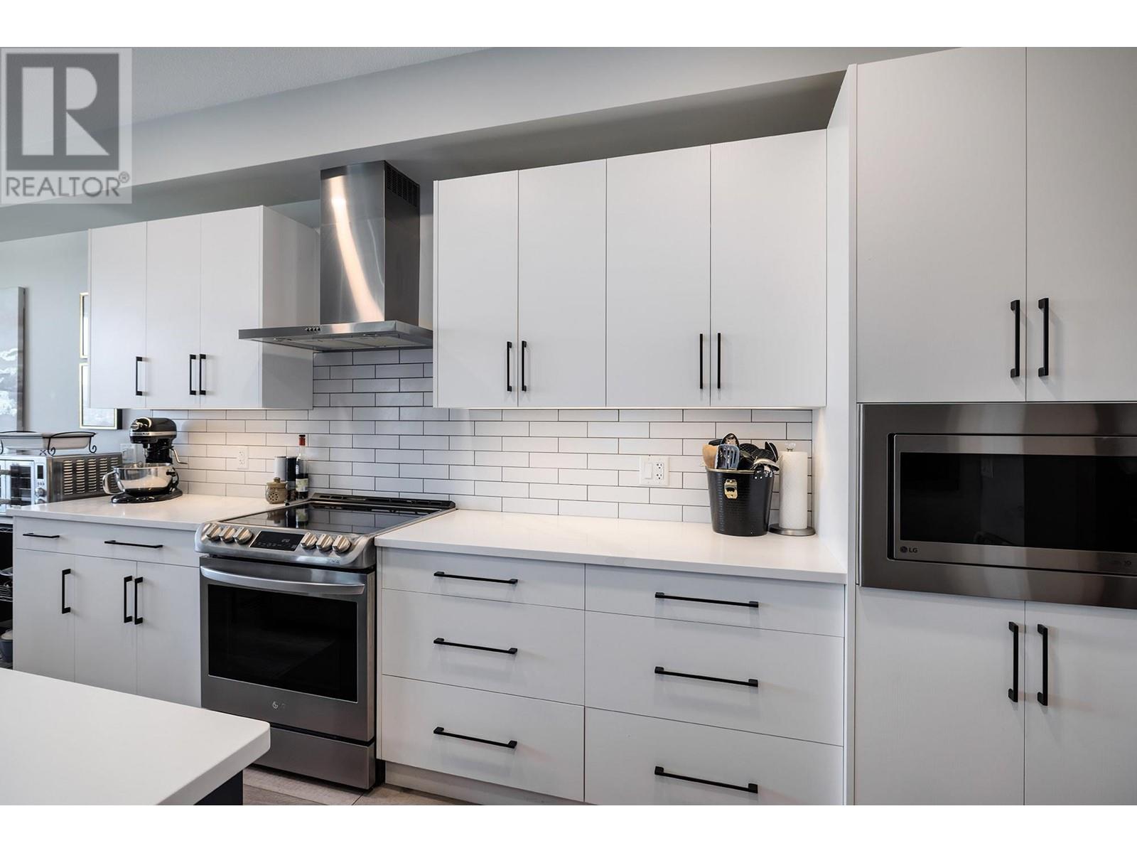  2359 Hawks Boulevard, West Kelowna