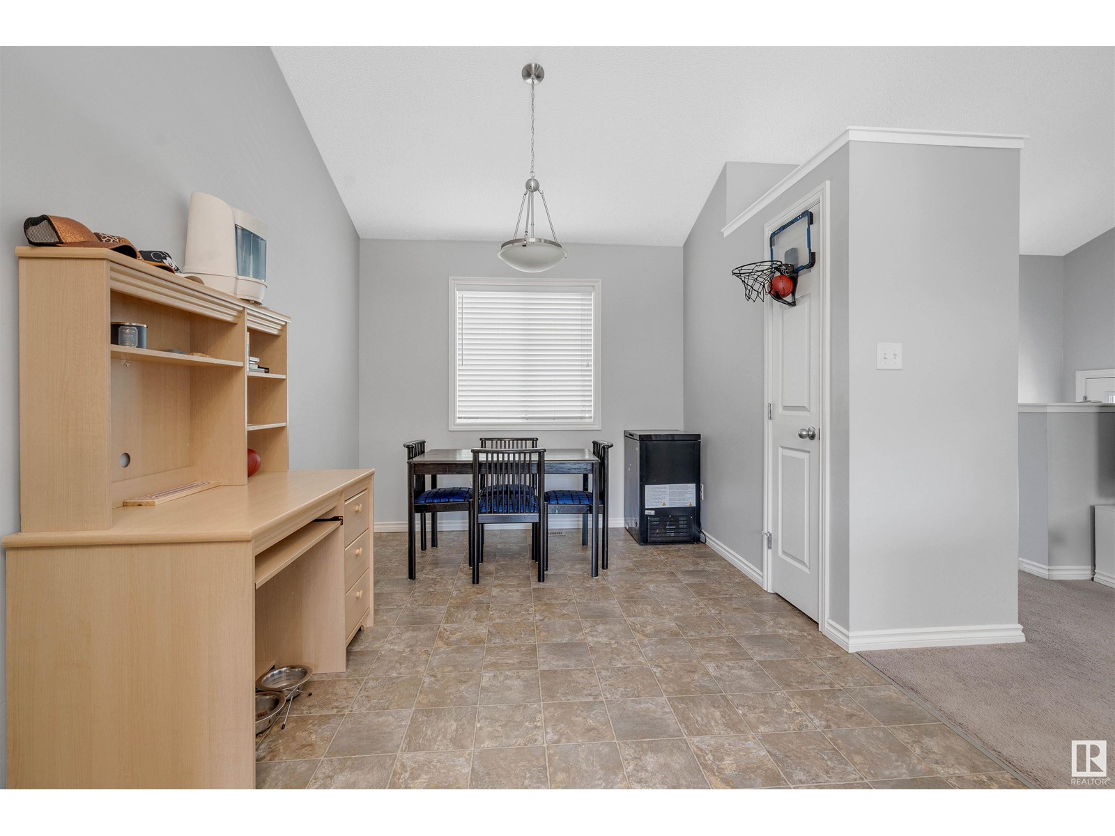 9404 212 ST NW, Edmonton