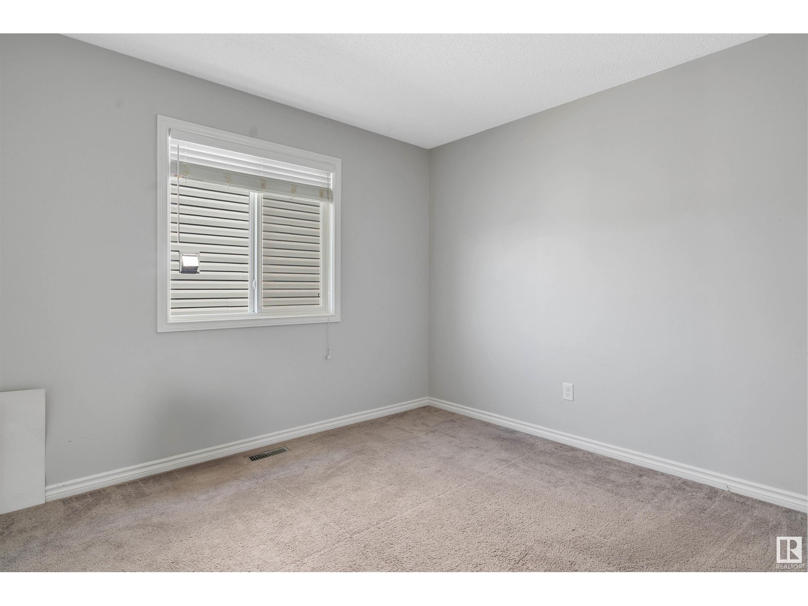 9404 212 ST NW, Edmonton