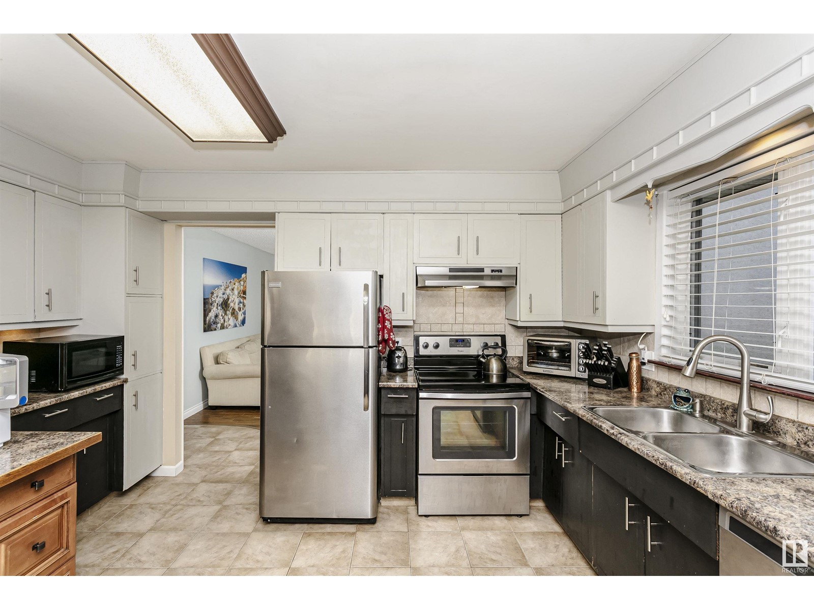 28 LABELLE CR, St. Albert
