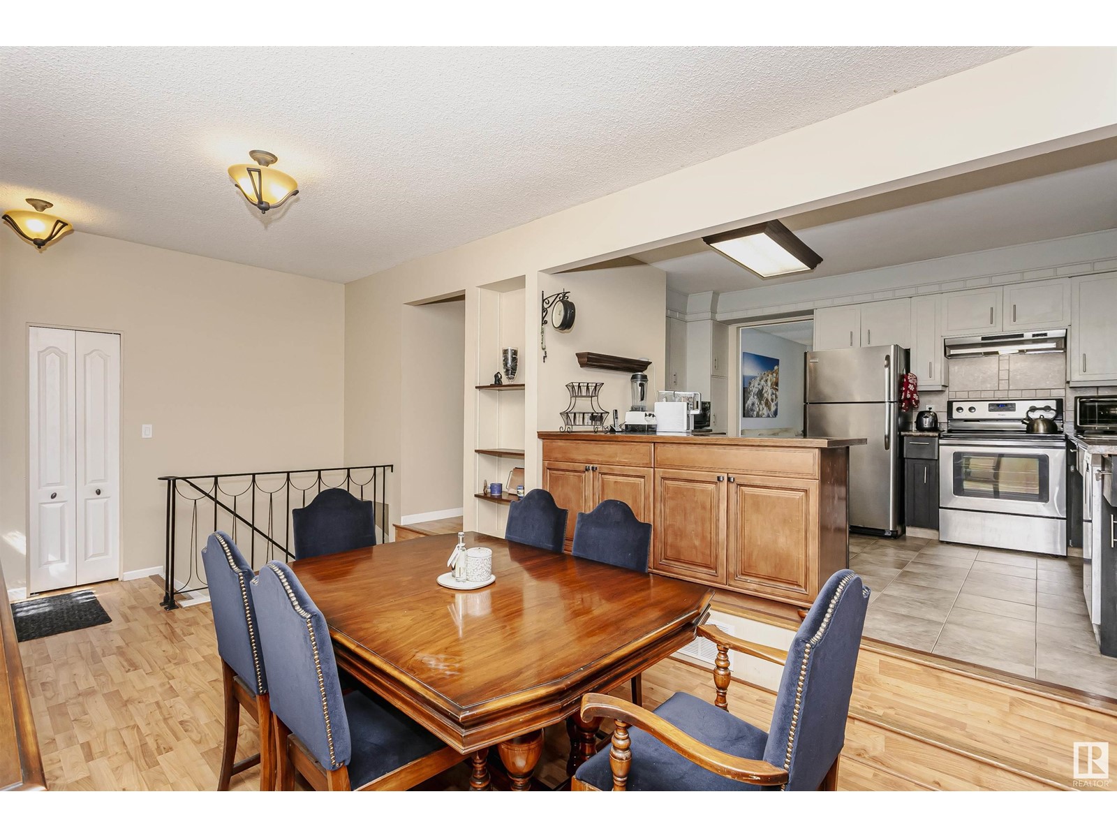 28 LABELLE CR, St. Albert