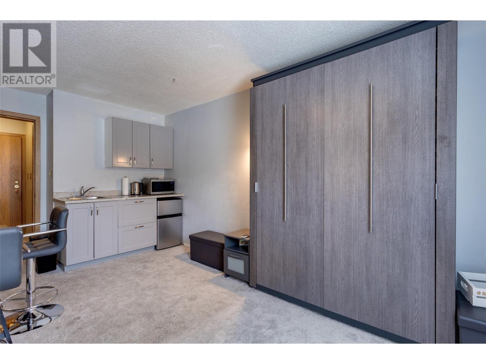 230 5375 Big White Road, Big White