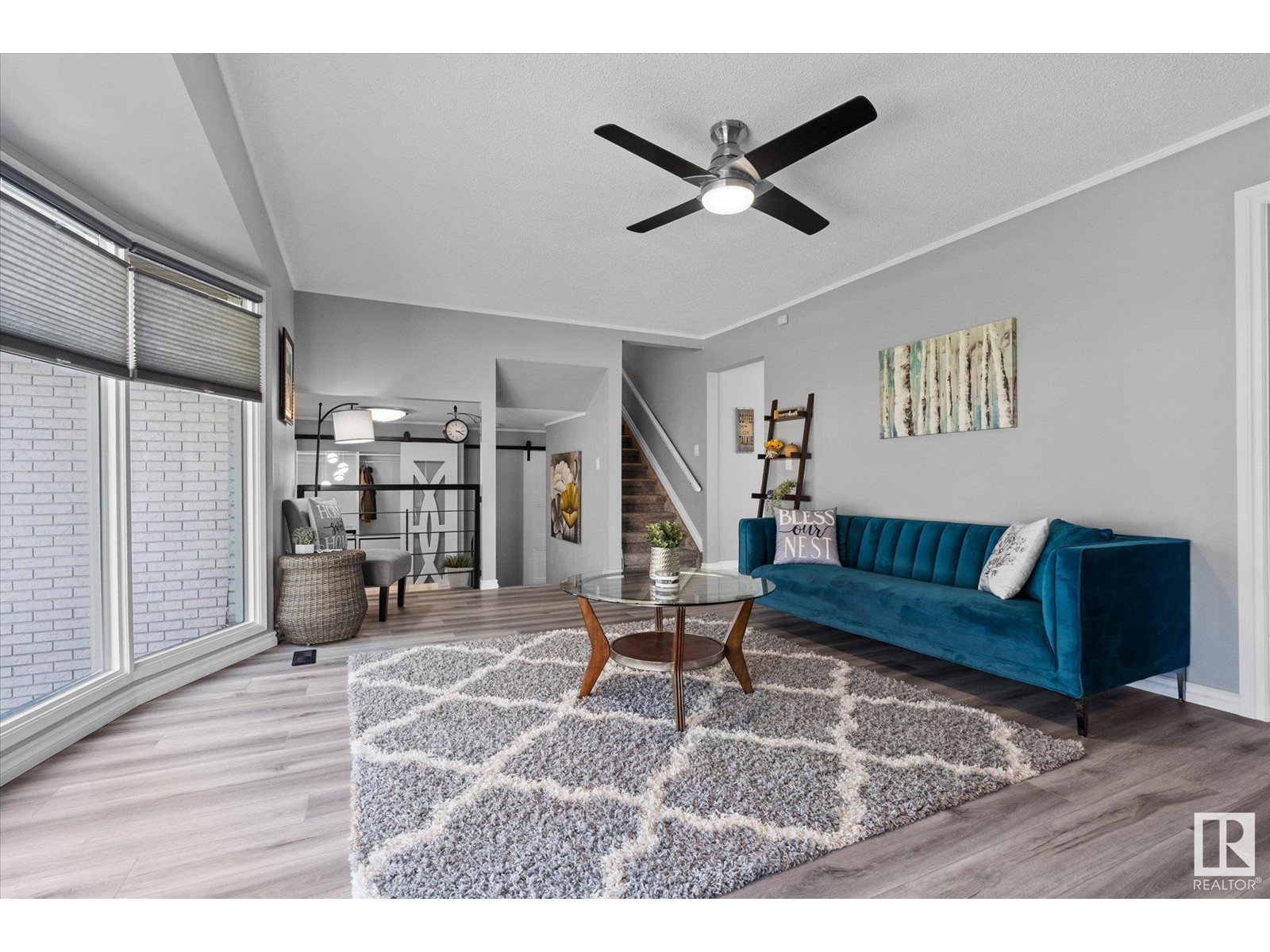 21 WOODLANDS RD, St. Albert