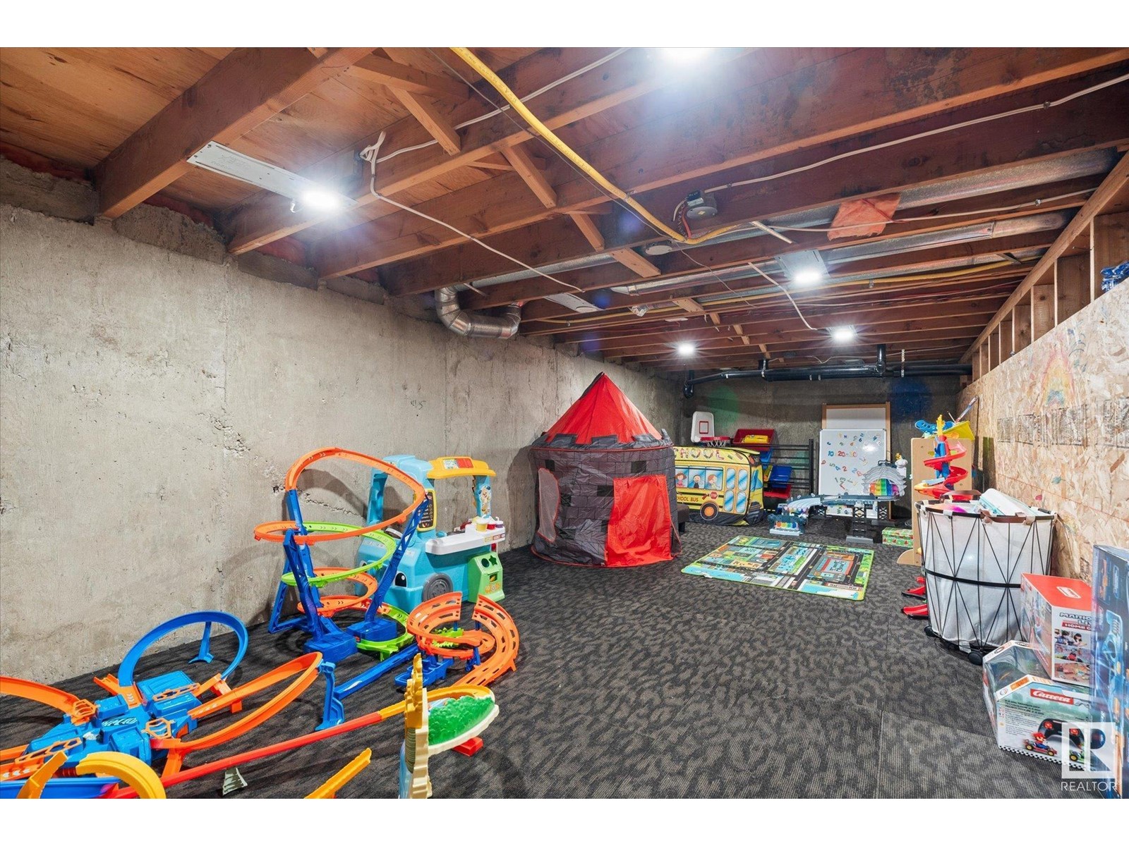 21 WOODLANDS RD, St. Albert