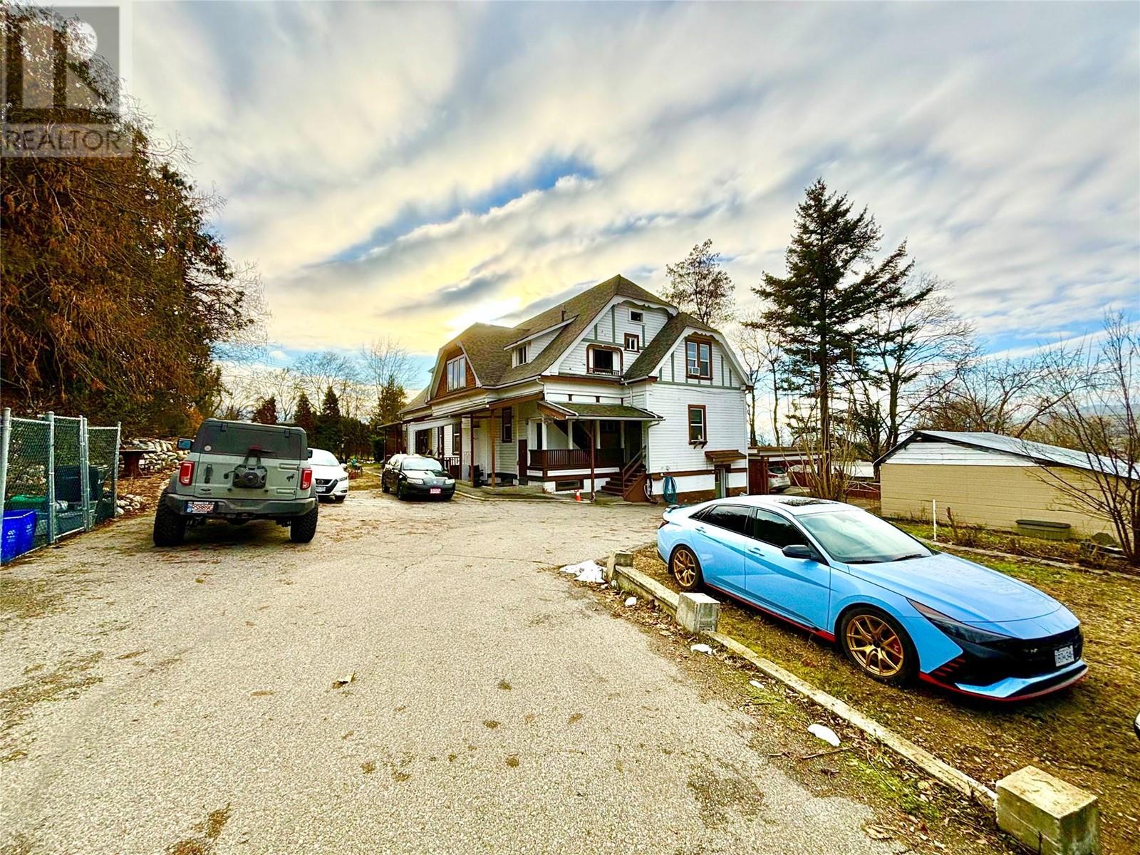 2003 37 Avenue, Vernon
