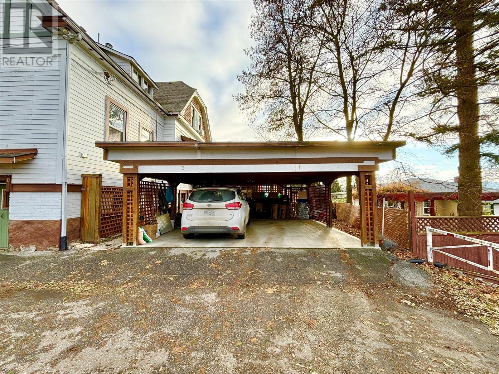  2003 37 Avenue, Vernon