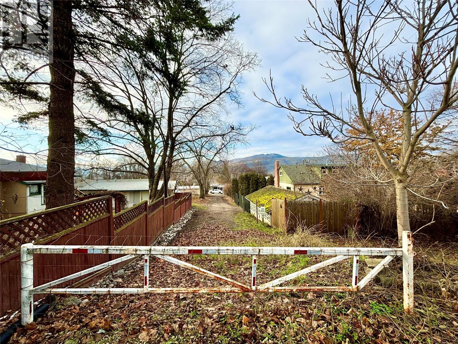  2003 37 Avenue, Vernon