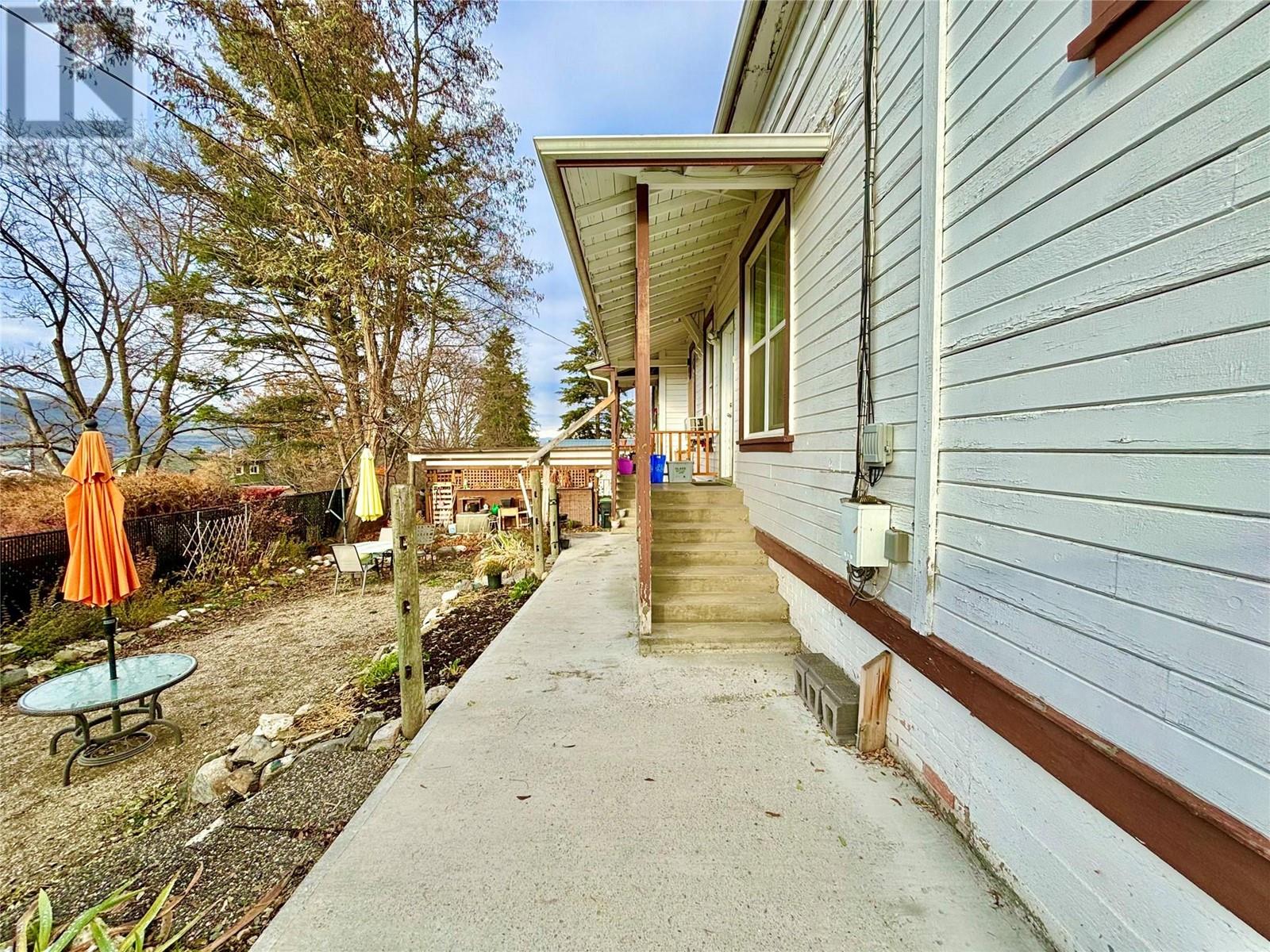  2003 37 Avenue, Vernon