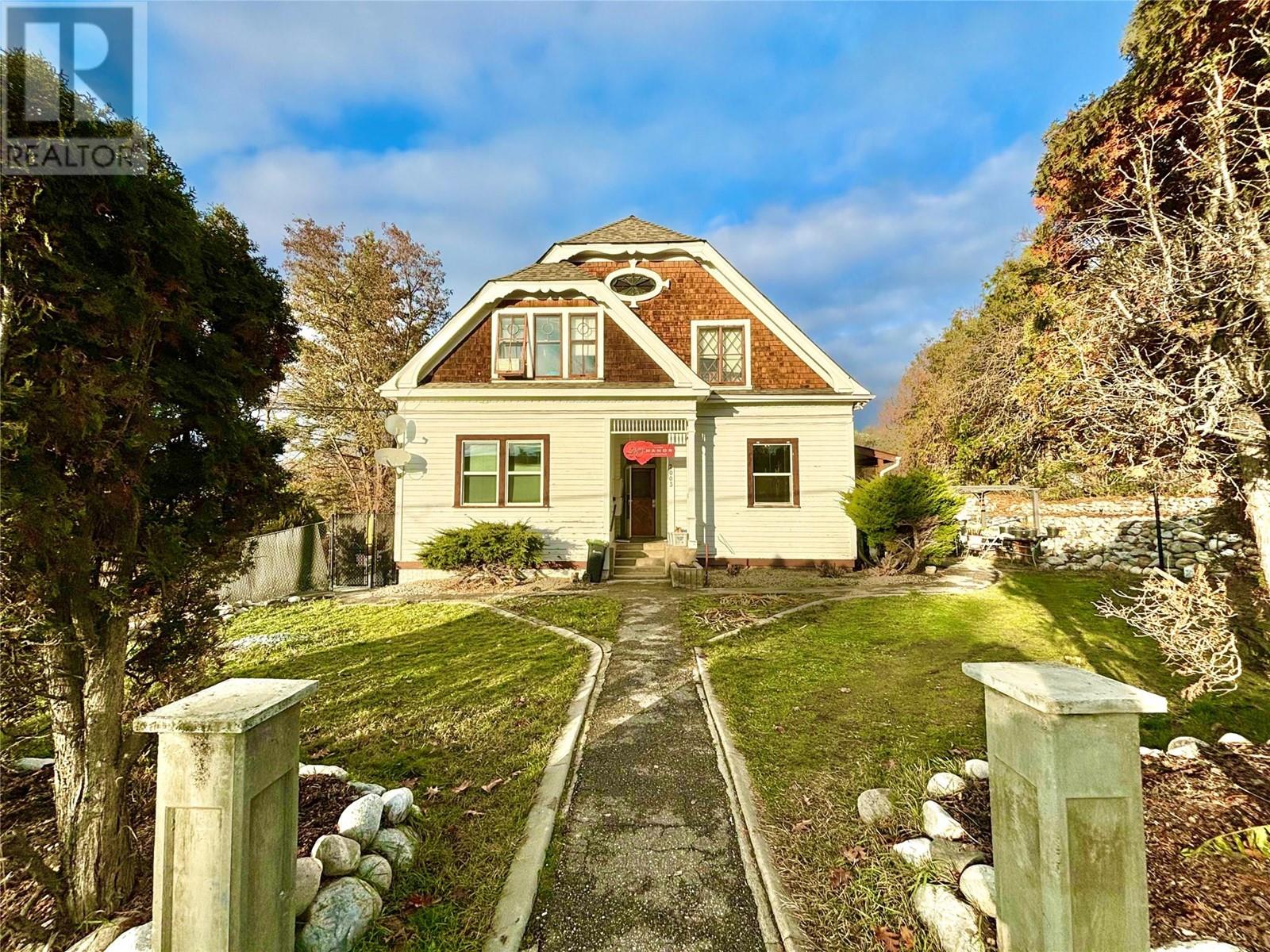  2003 37 Avenue, Vernon