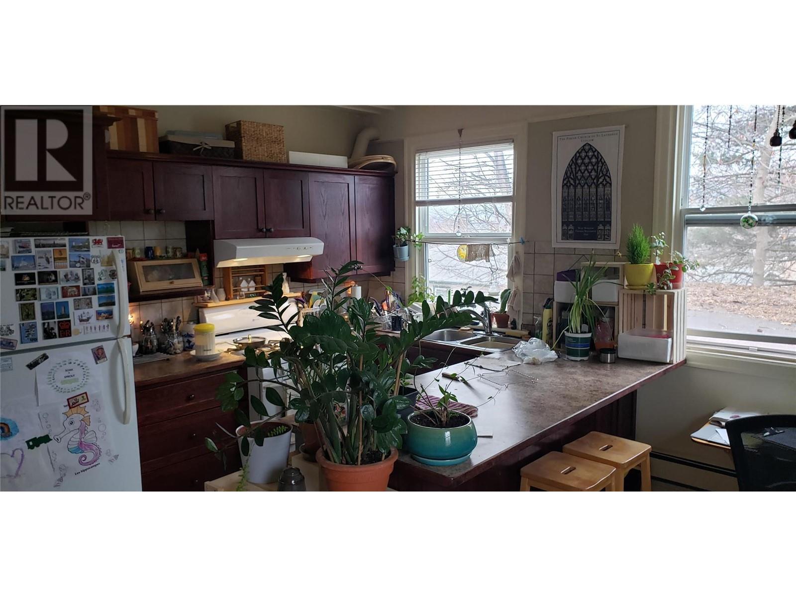  2003 37 Avenue, Vernon