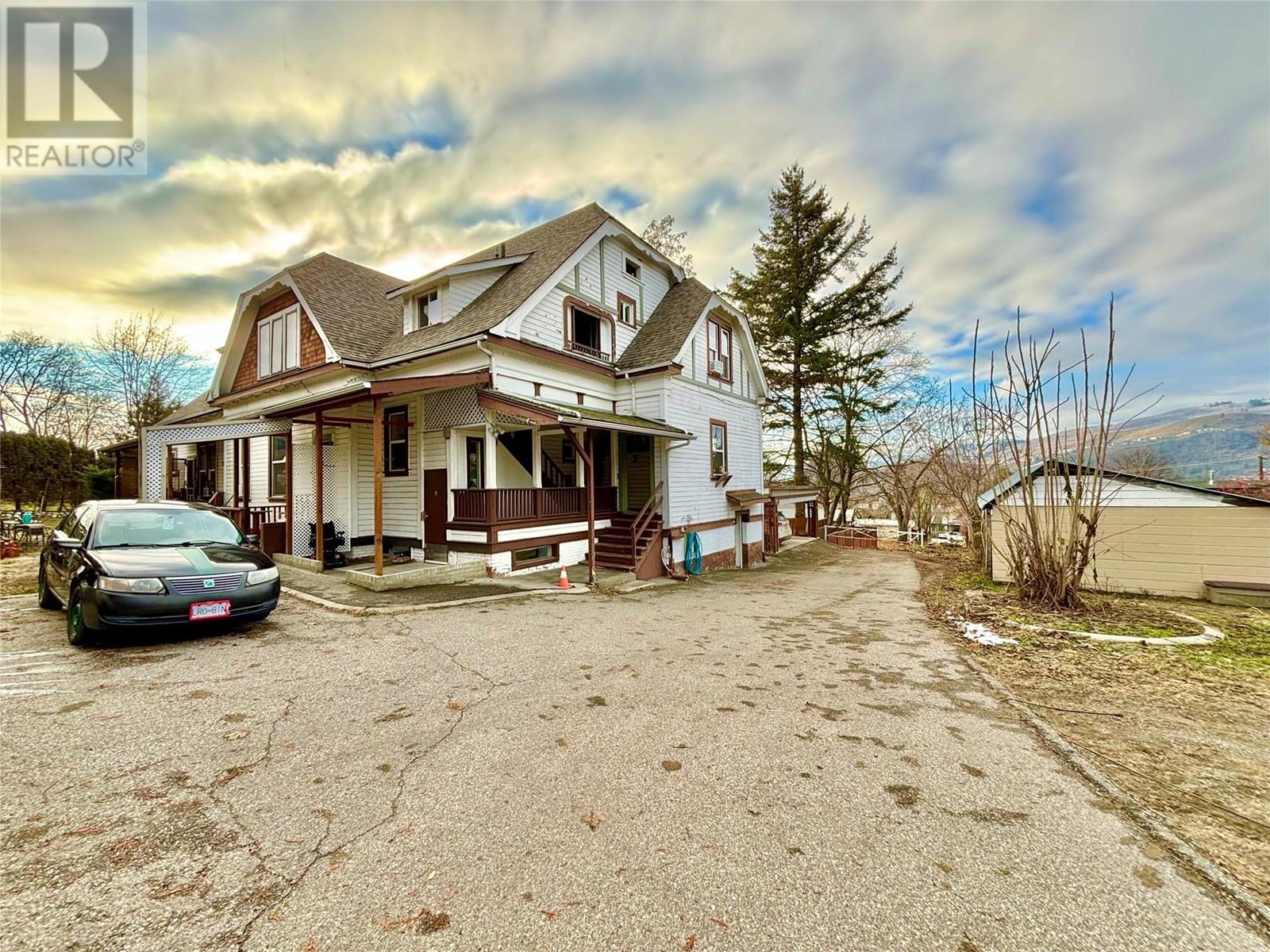  2003 37 Avenue, Vernon