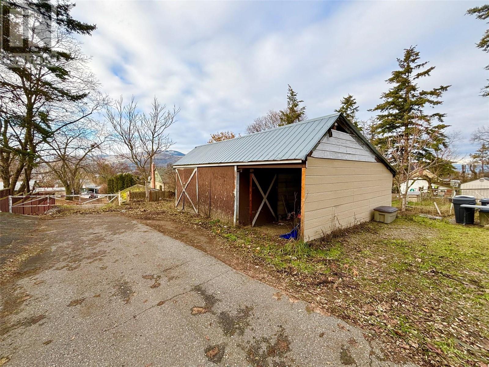  2003 37 Avenue, Vernon