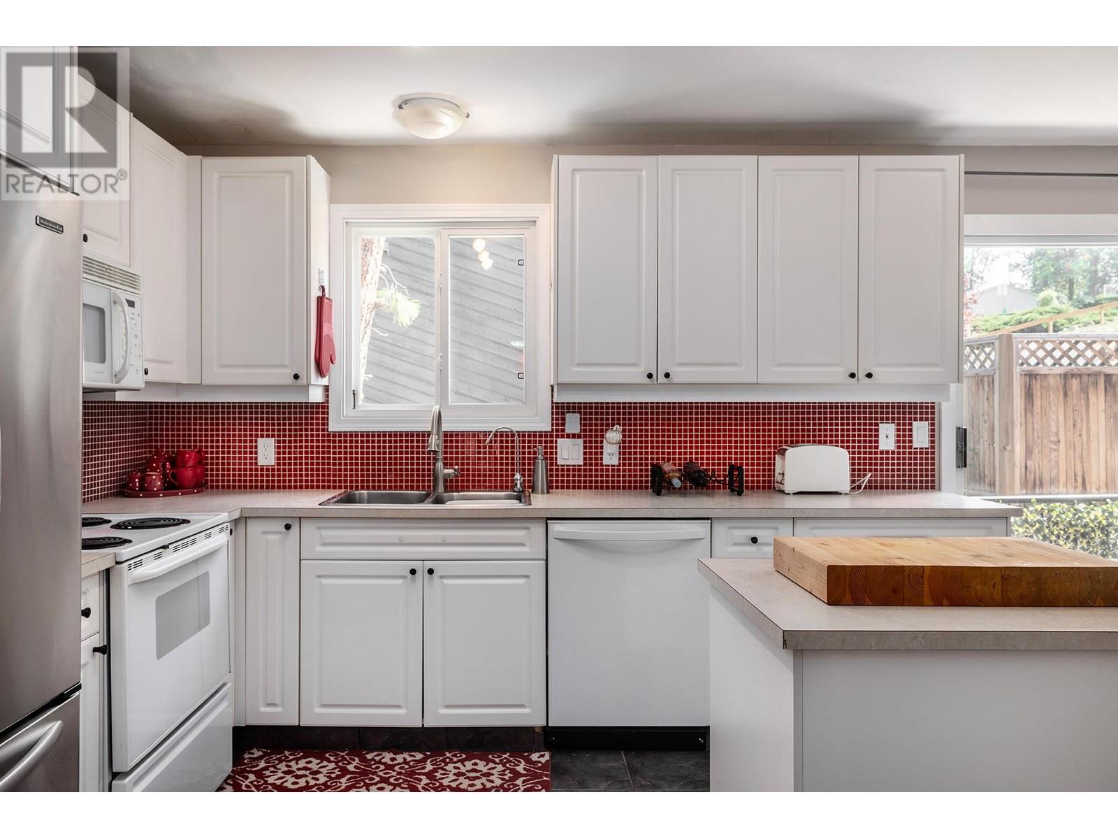  2172 Michelle Crescent, West Kelowna