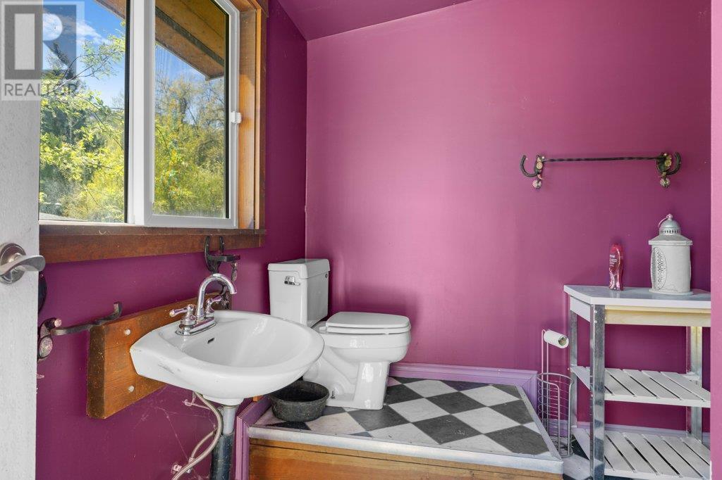 3850 Blythe-Rhone Road, Westbridge