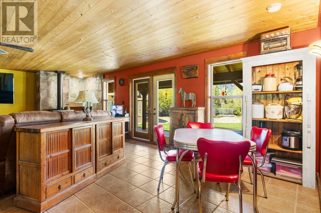 3850 Blythe-Rhone Road, Westbridge