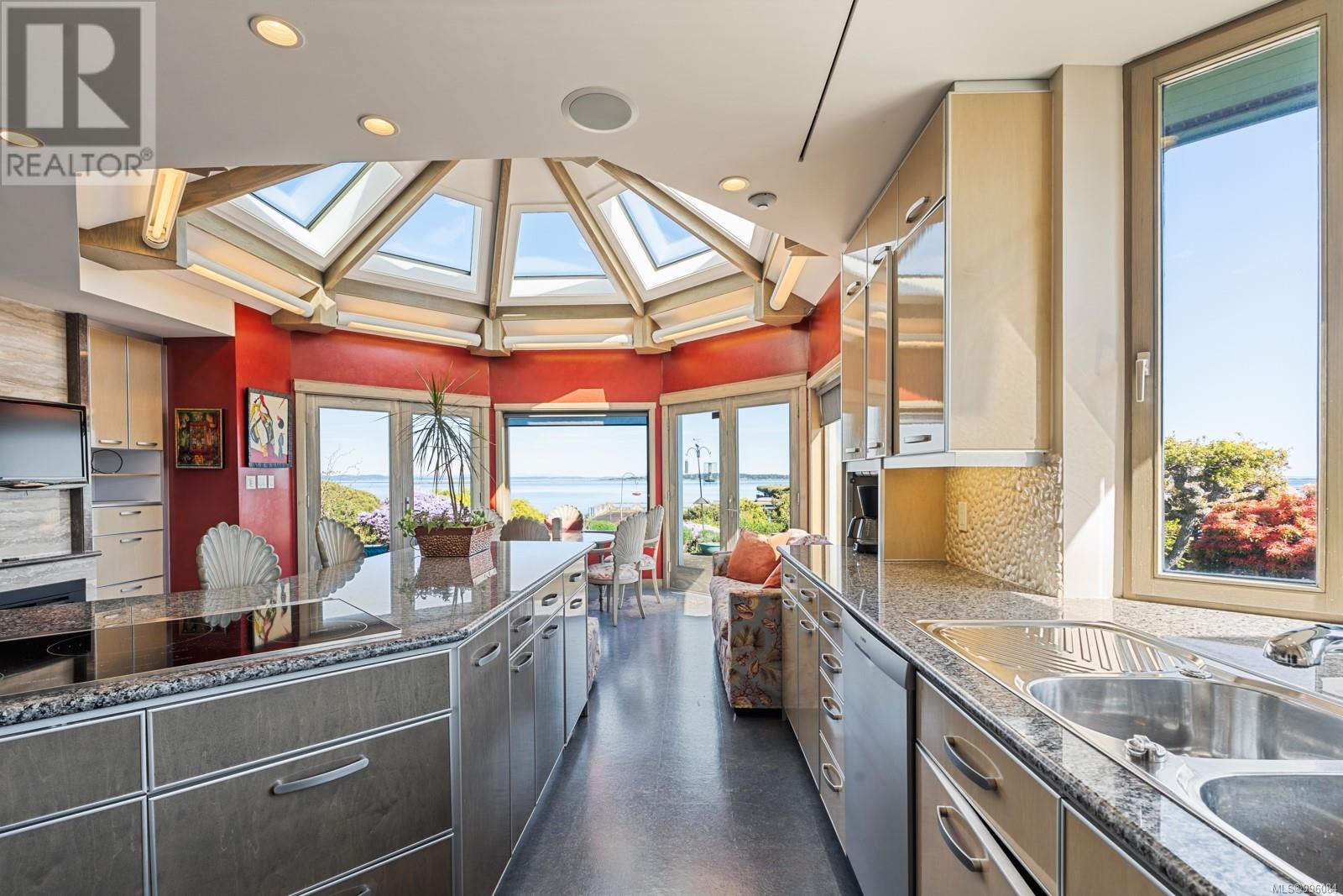  2975 Beach Drive, Oak Bay