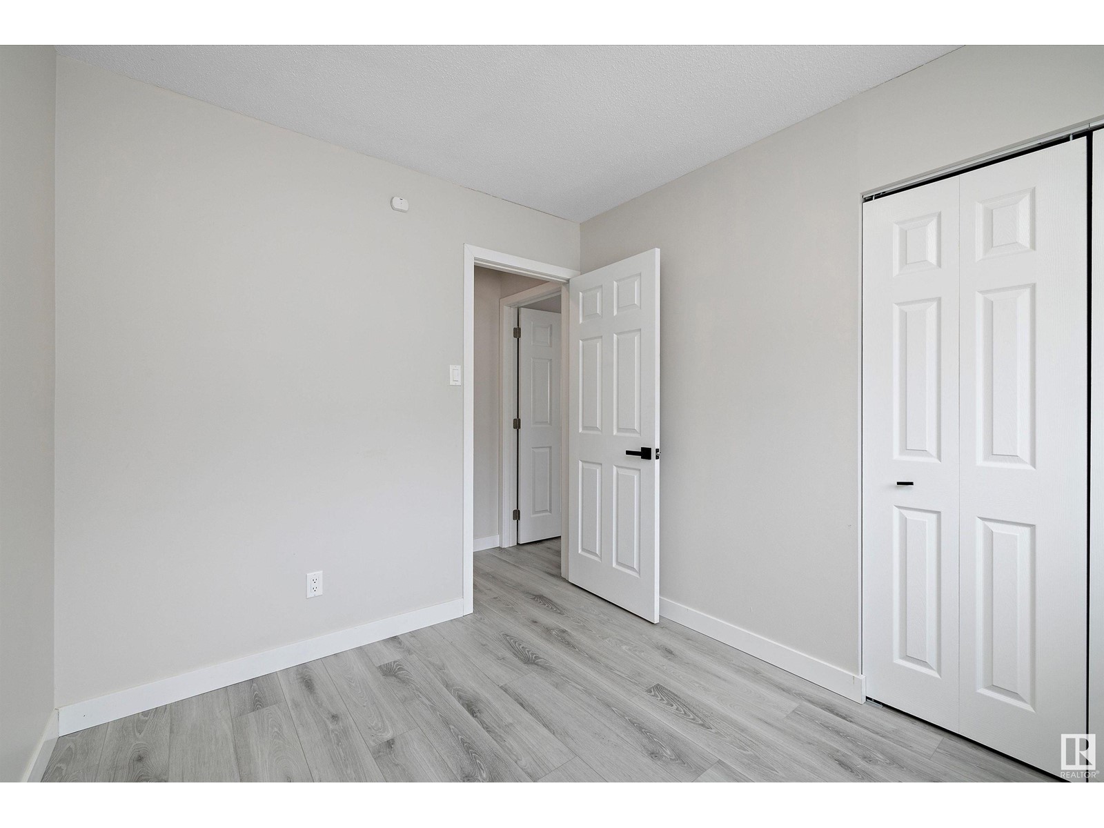 7716 144 AV NW, Edmonton