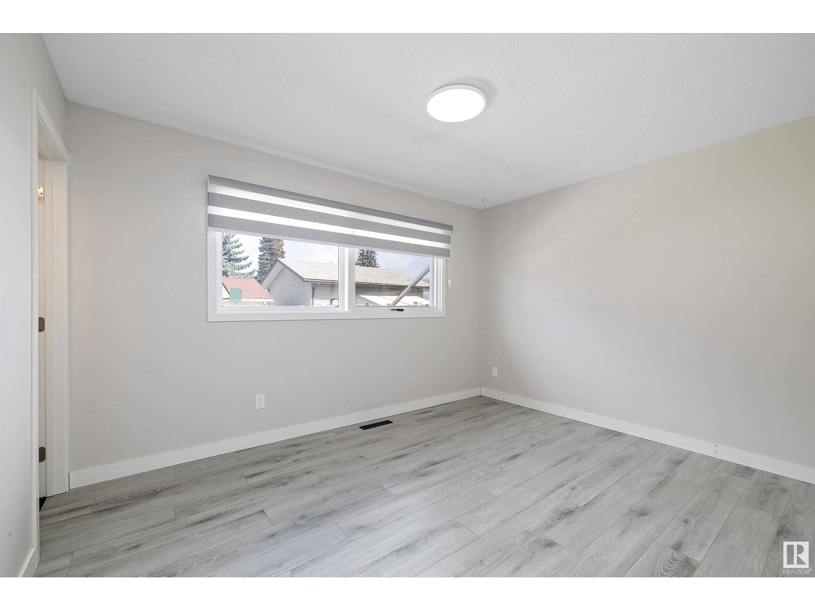 7716 144 AV NW, Edmonton