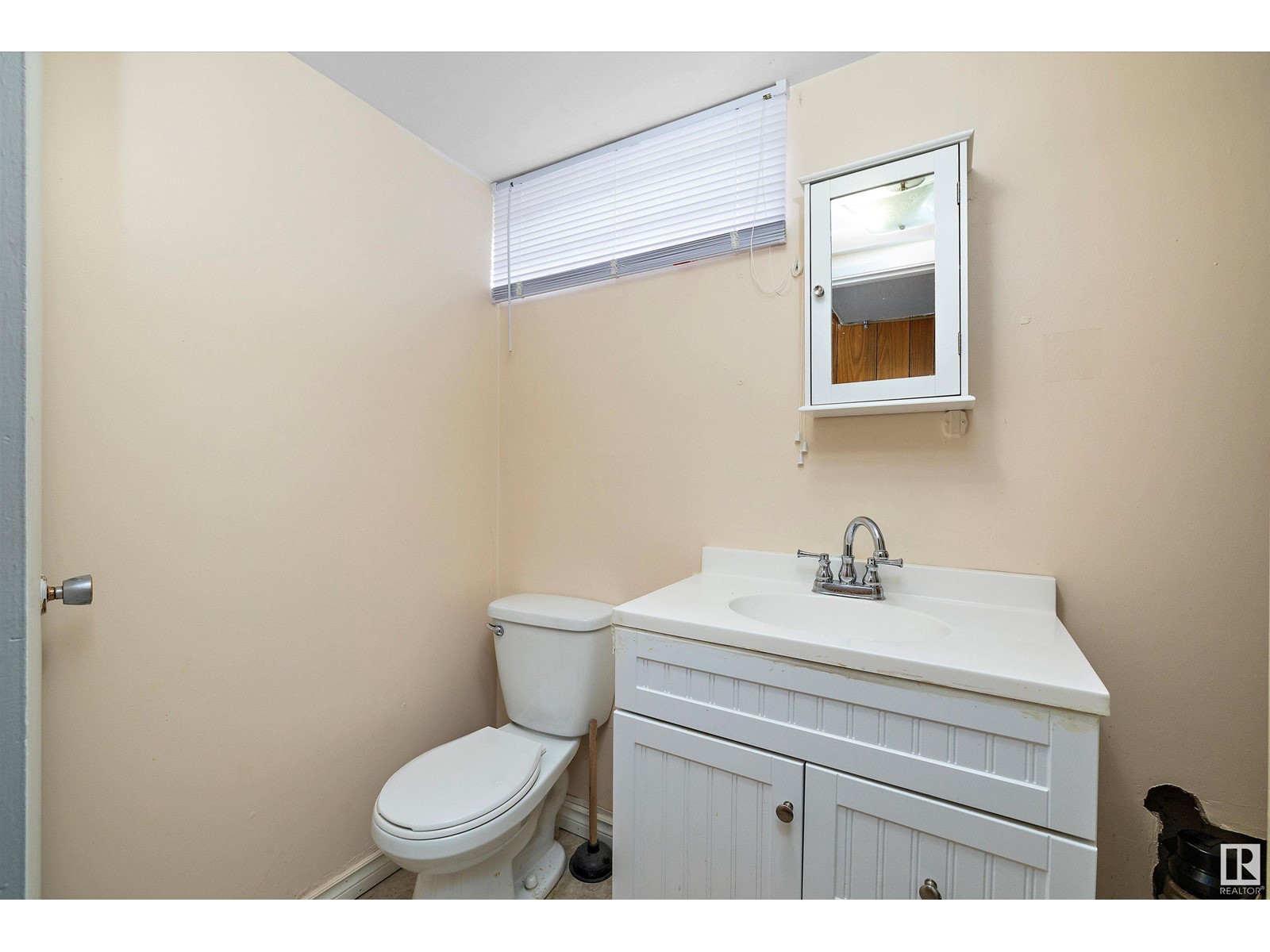 7716 144 AV NW, Edmonton