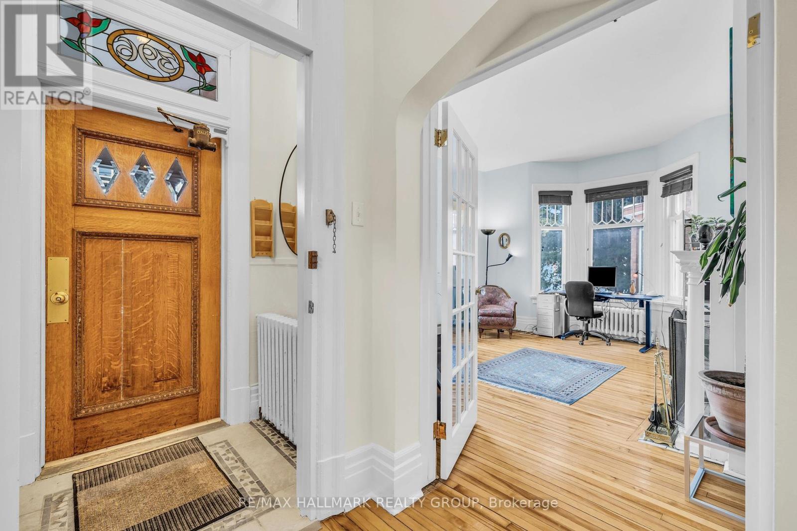 Double door entrance way