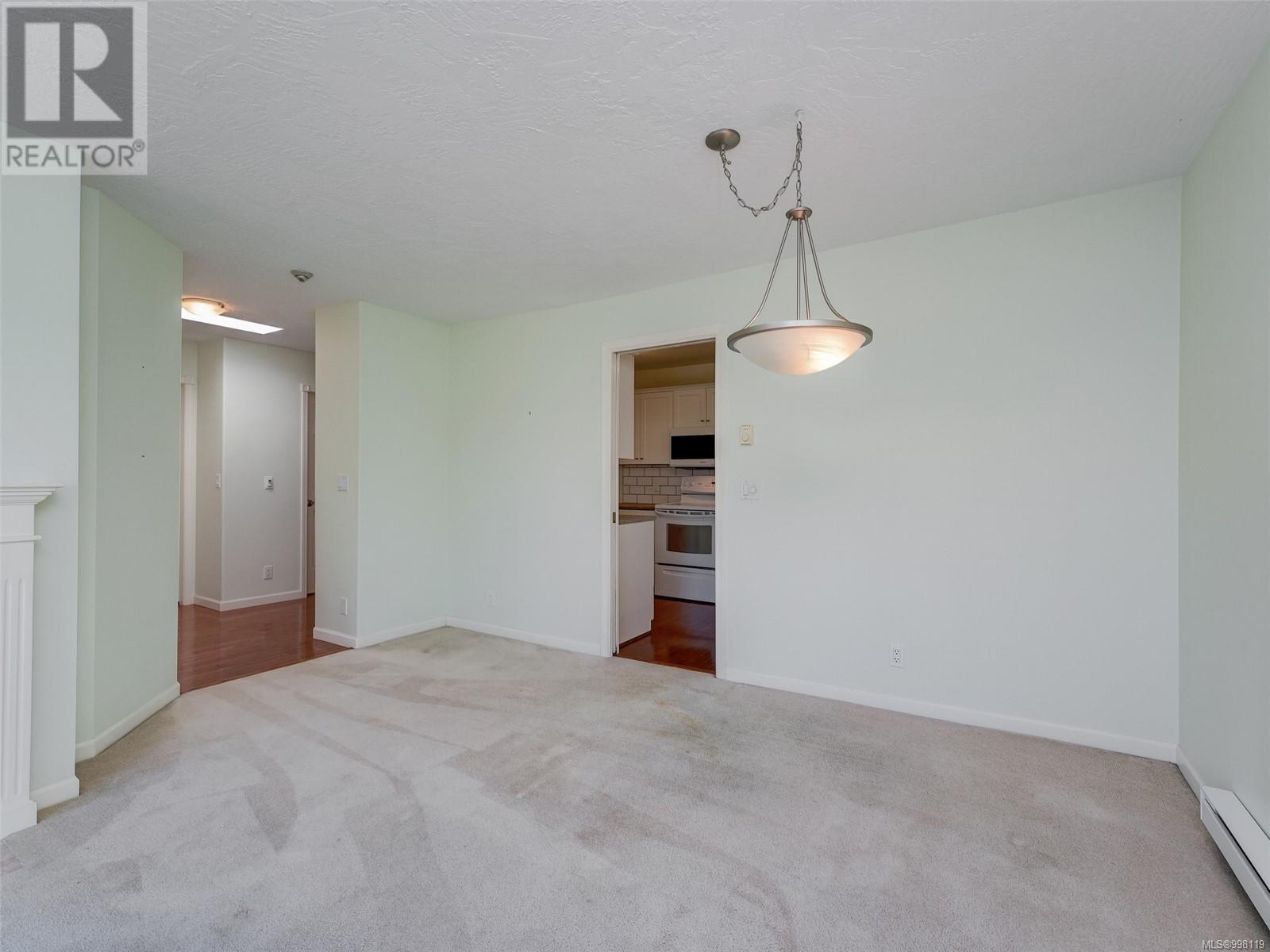 301 3900 Shelbourne Street, Saanich
