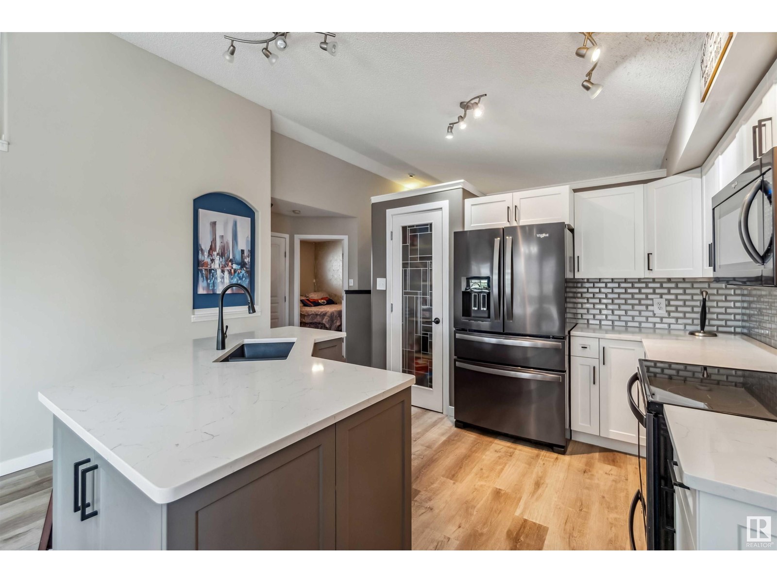 8917 8 AV SW, Edmonton