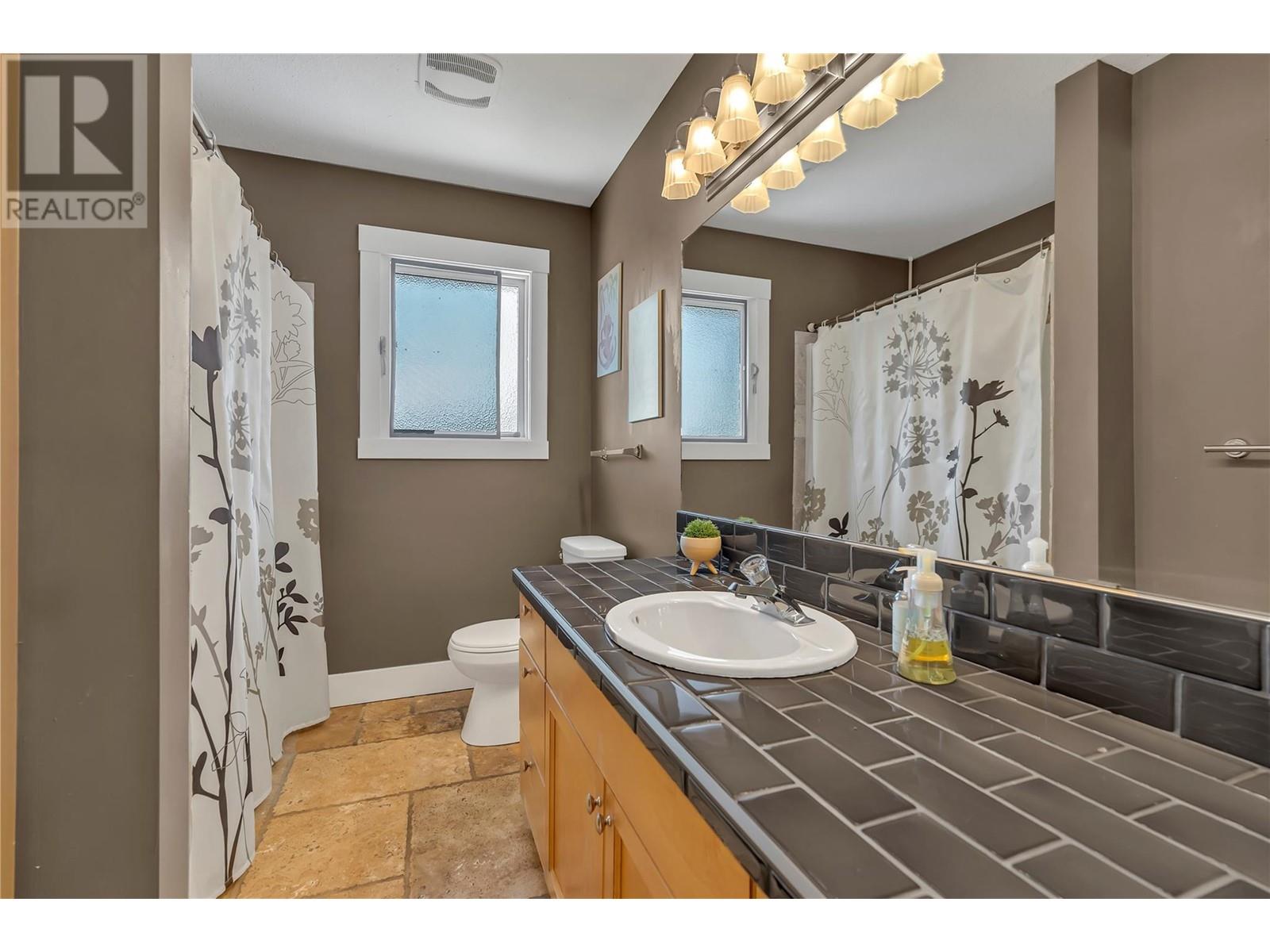  1623 Blackwood Drive, West Kelowna