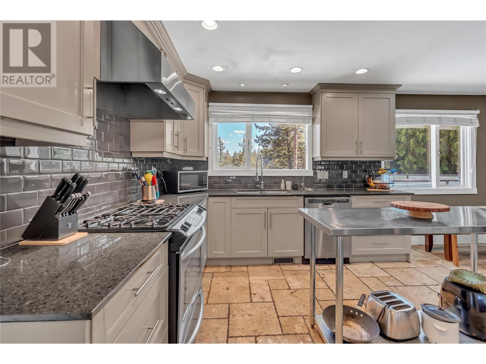  1623 Blackwood Drive, West Kelowna