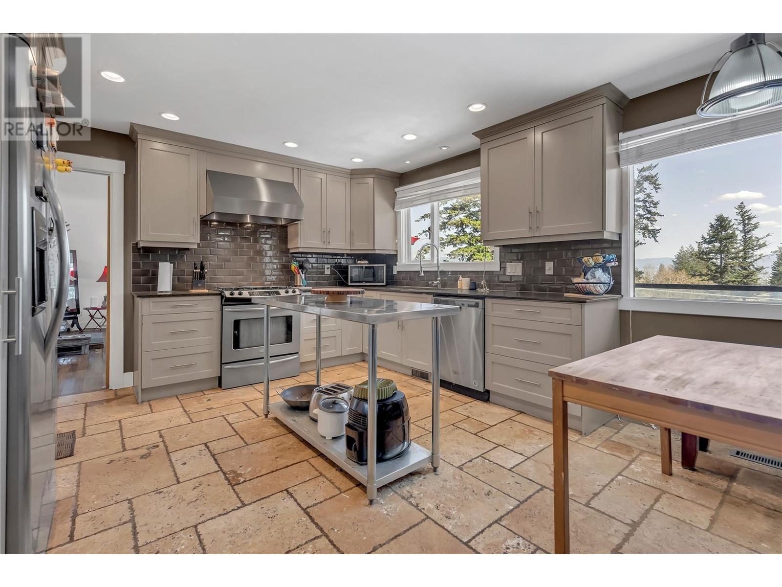 1623 Blackwood Drive, West Kelowna