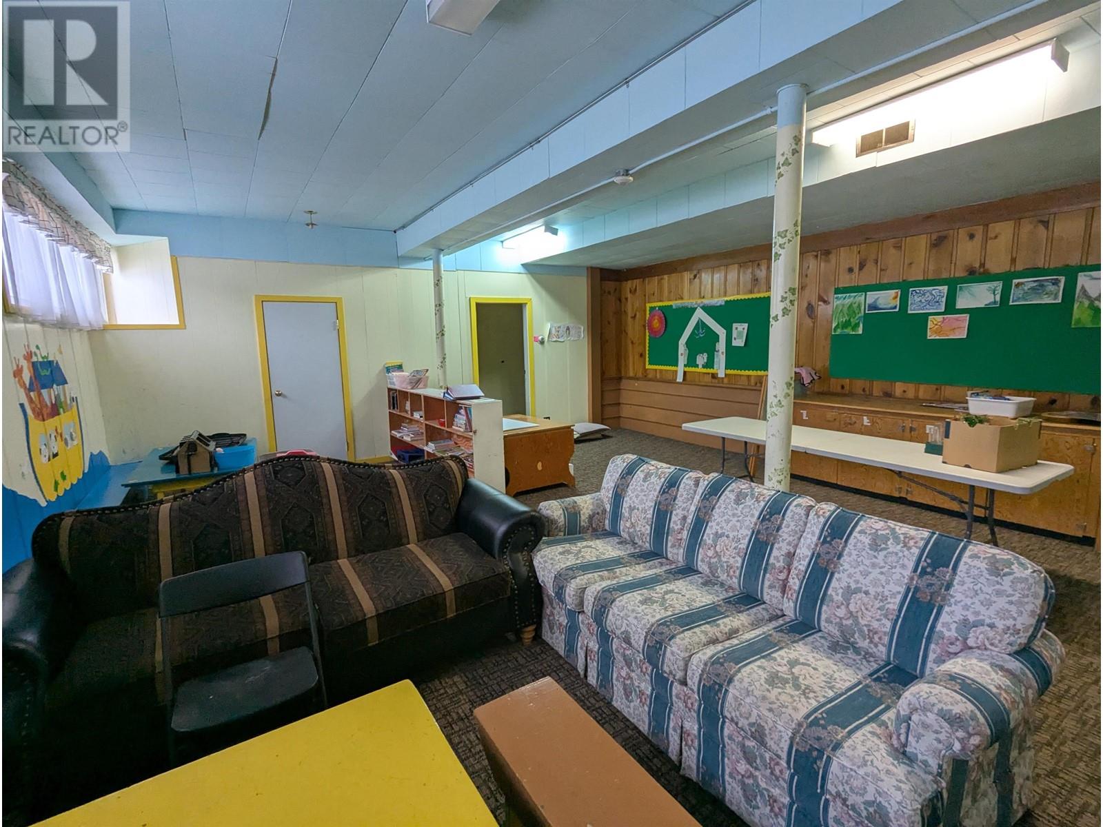 3889 8TH AVENUE, Smithers