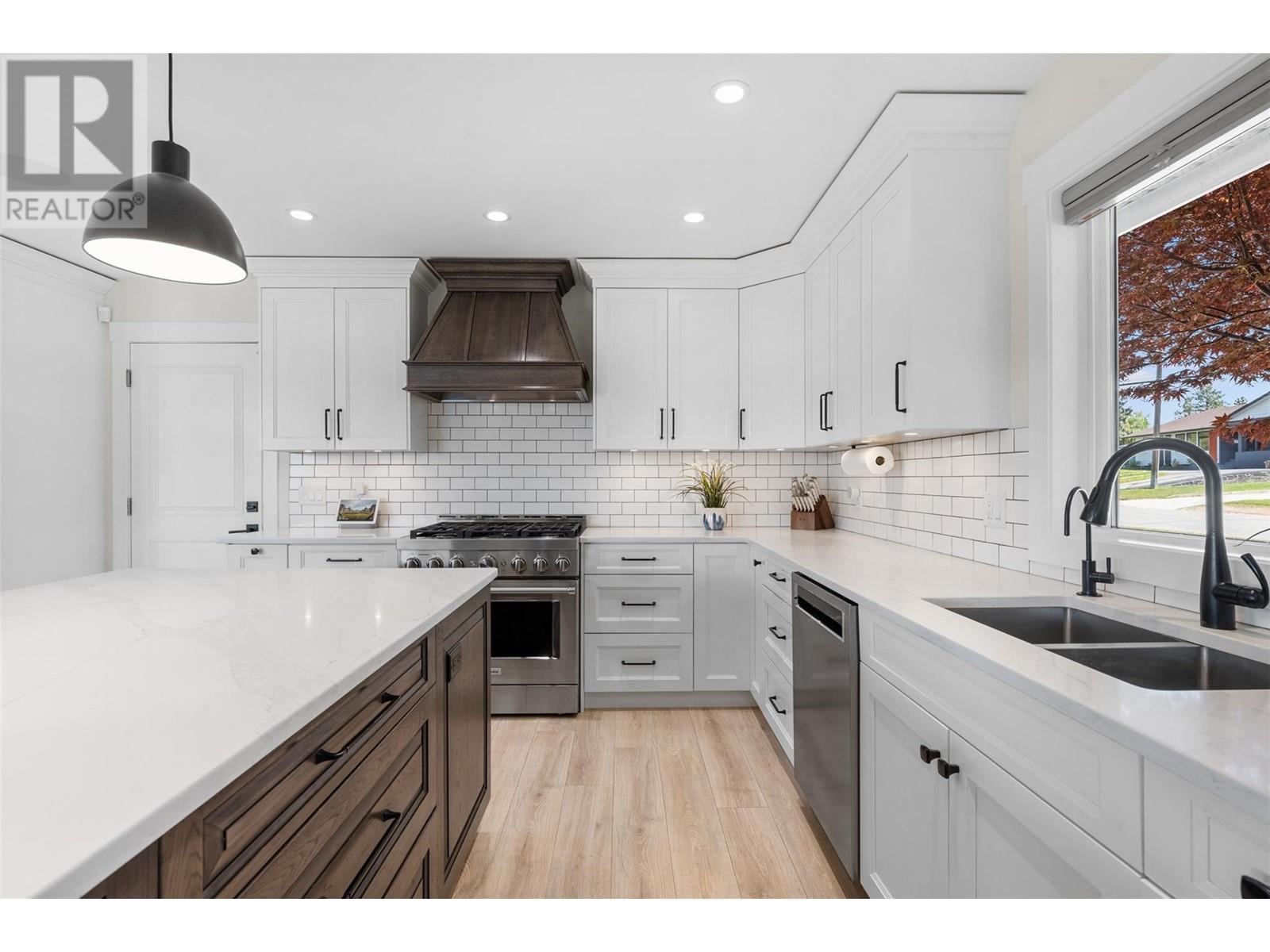 3010 Thacker Drive, West Kelowna