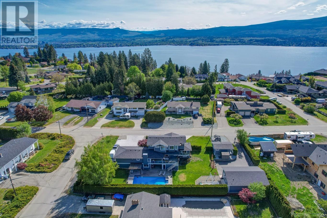 3010 Thacker Drive, West Kelowna