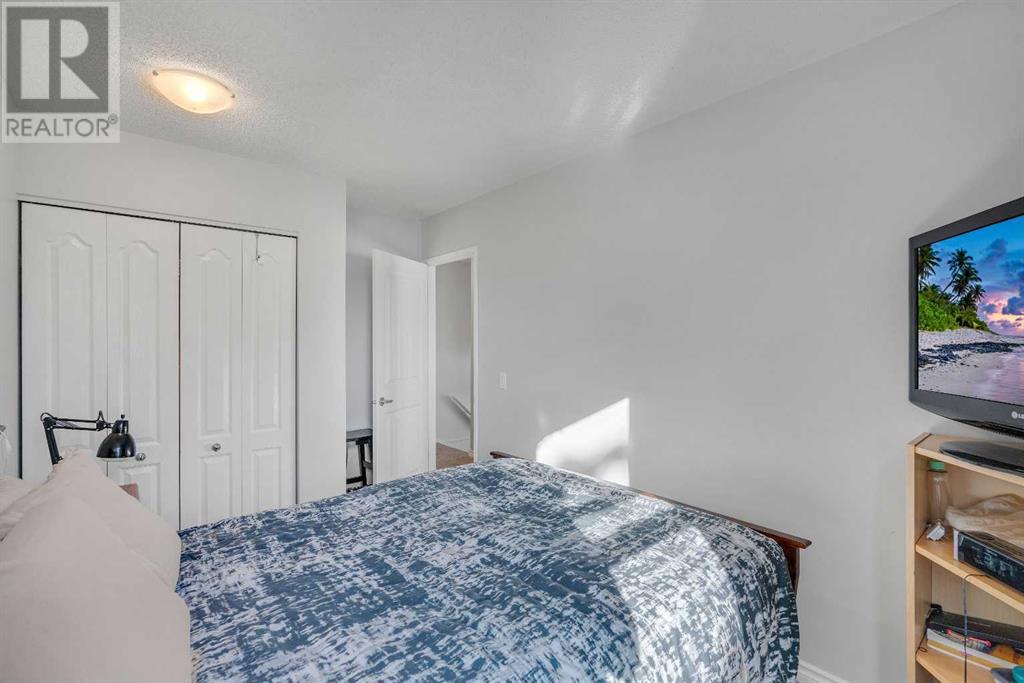Single Family House for Sale in  Millbank Drive SW Millrise Calgary 