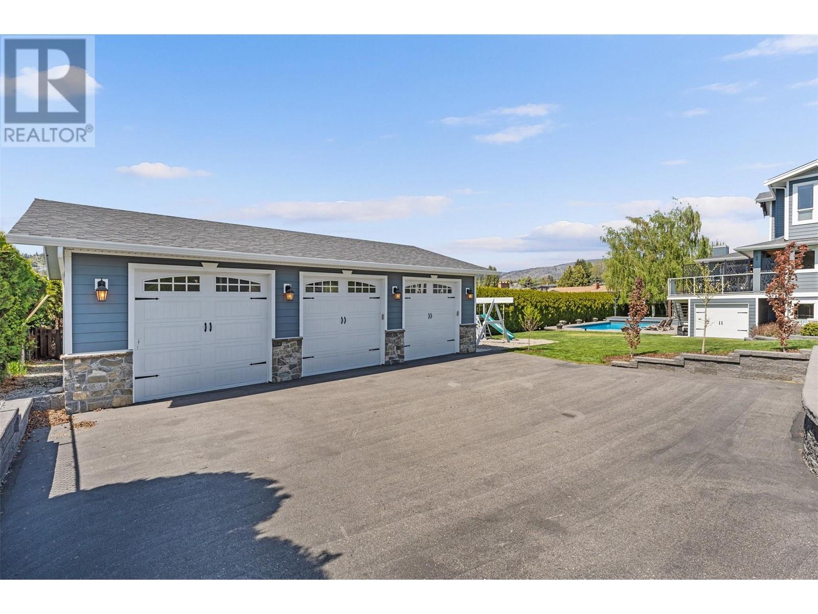 3010 Thacker Drive, West Kelowna