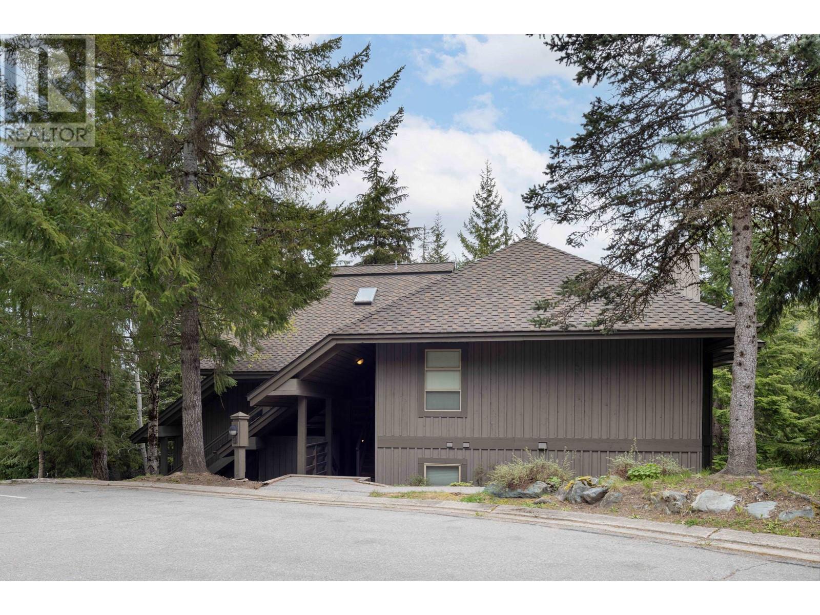 101 3050 HILLCREST DRIVE, Whistler