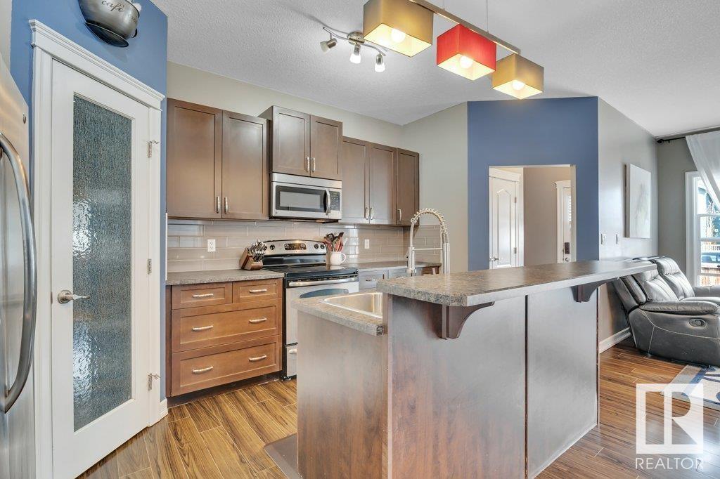 364 SOUTHFORK DR, Leduc