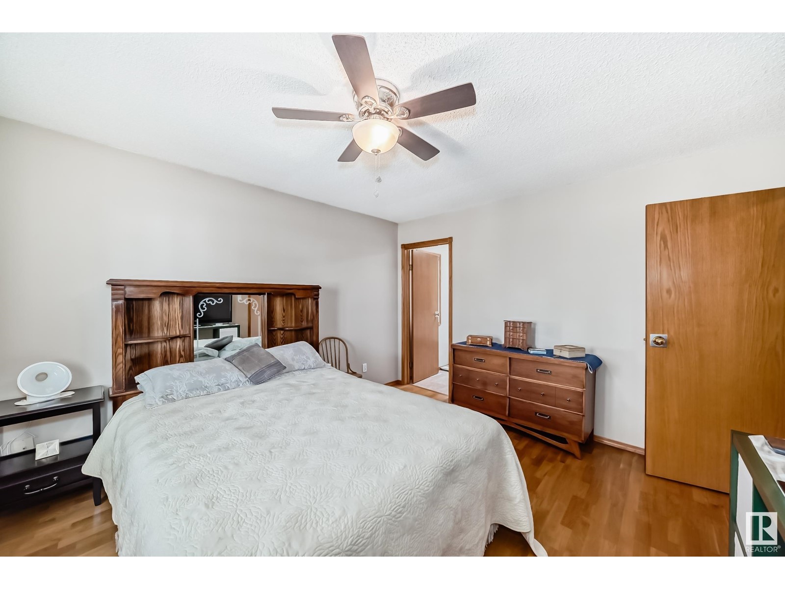 15330 99 AV NW, Edmonton