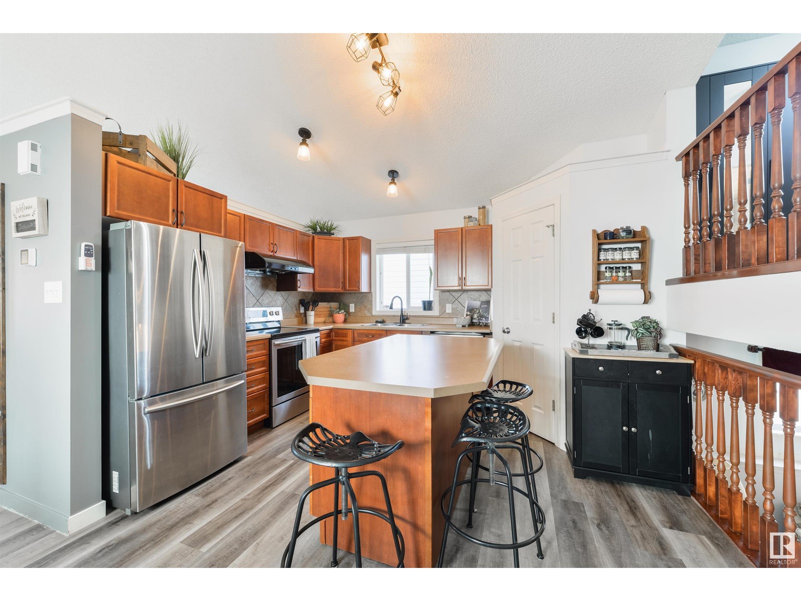 5868 SUTTER PL NW, Edmonton