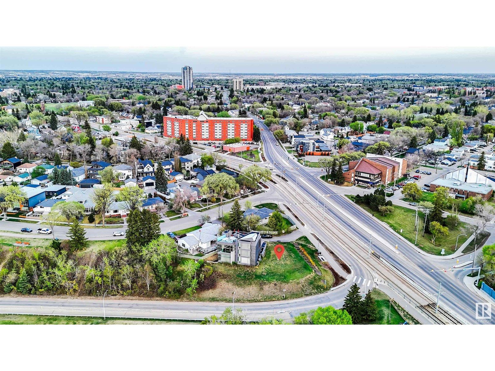 Photo 4 of 9260 A Strathearn Dr Nw, Edmonton AB