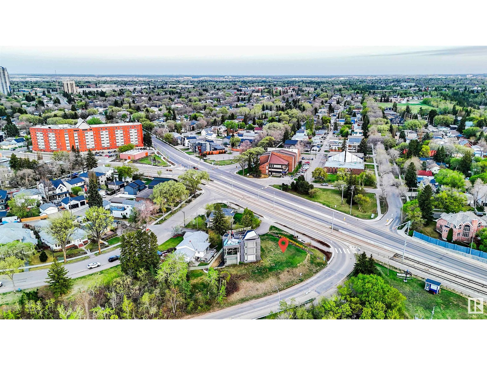 Photo 2 of 9260 A Strathearn Dr Nw, Edmonton AB