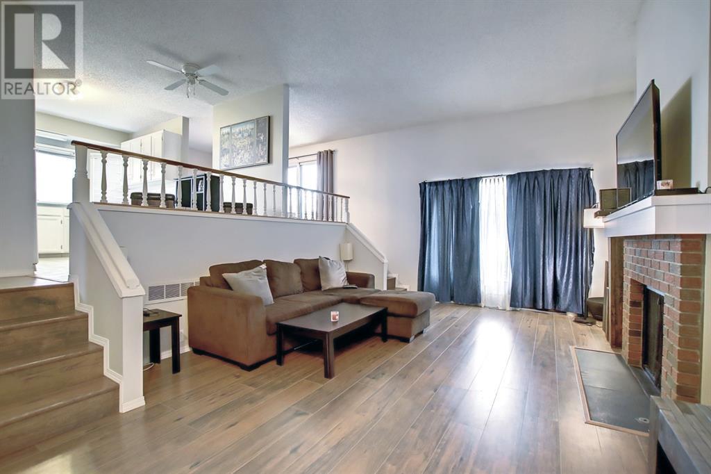 Single Family House Bi-level for Sale in  Berkley Drive NW Beddington Heights Calgary 
