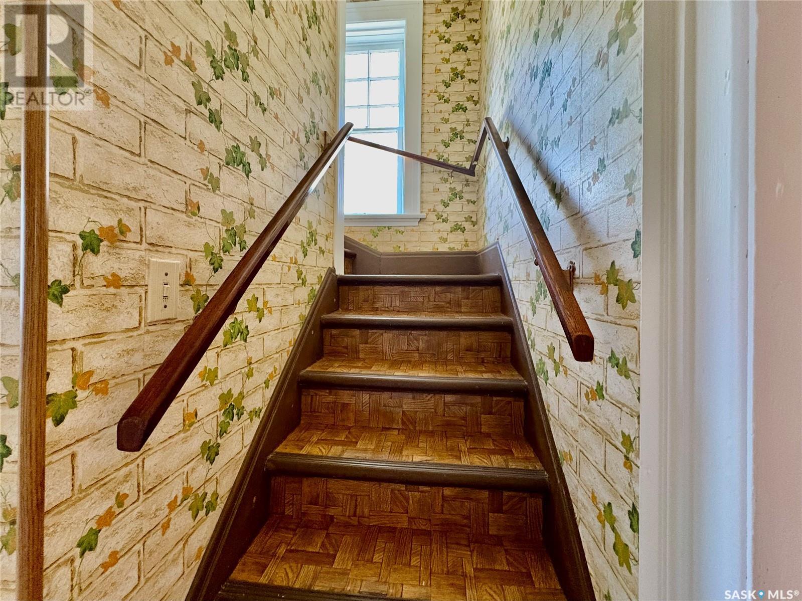 Photo 25 of 215 Ominica Street W, Moose Jaw SK