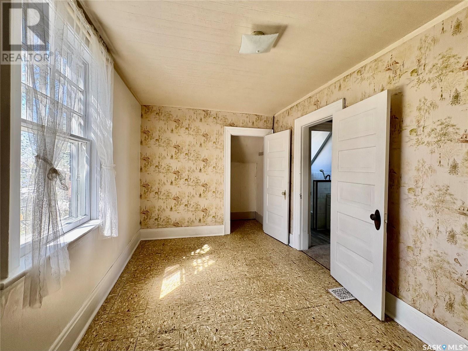 Photo 27 of 215 Ominica Street W, Moose Jaw SK