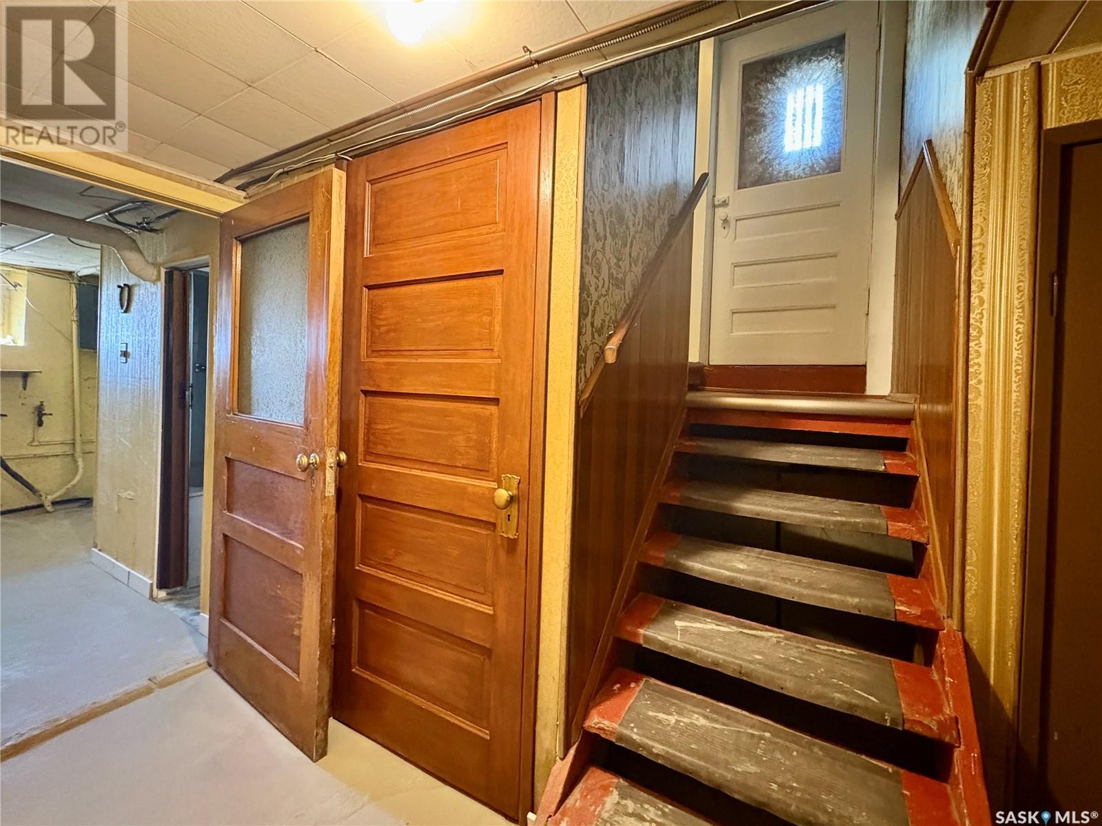 Photo 20 of 215 Ominica Street W, Moose Jaw SK