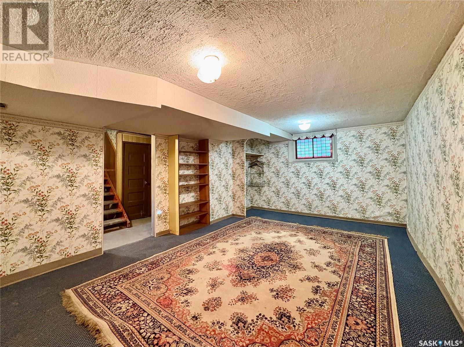 Photo 19 of 215 Ominica Street W, Moose Jaw SK
