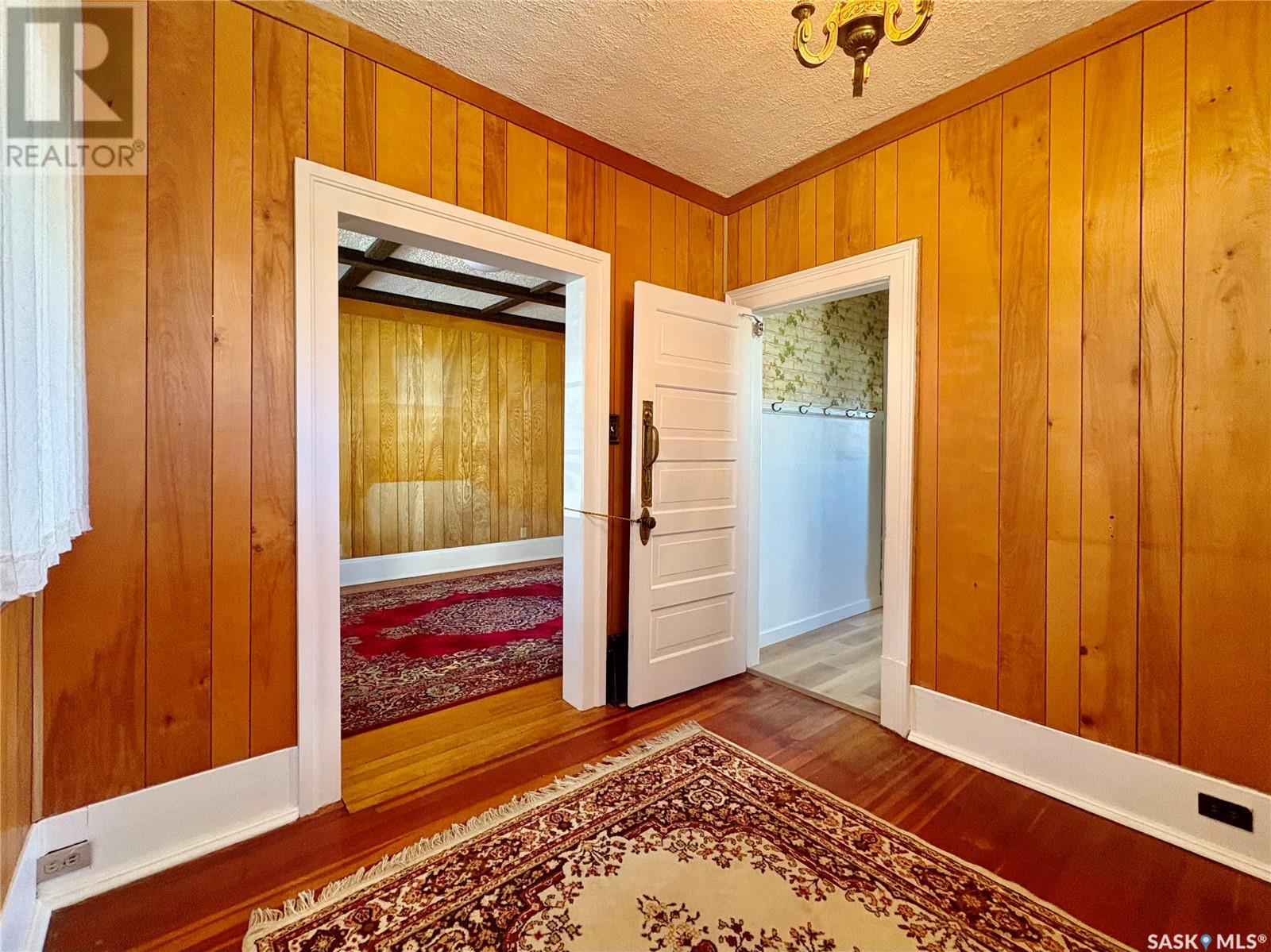 Photo 9 of 215 Ominica Street W, Moose Jaw SK