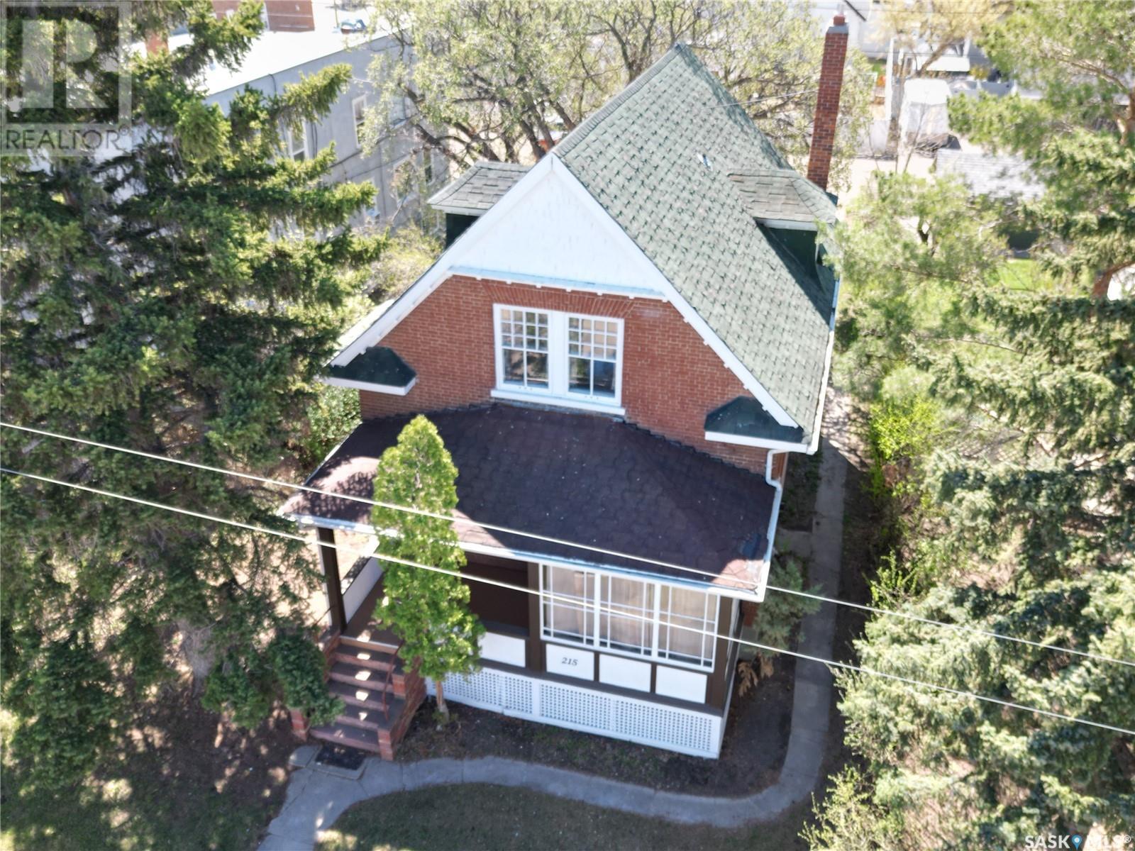 Photo 23 of 215 Ominica Street W, Moose Jaw SK