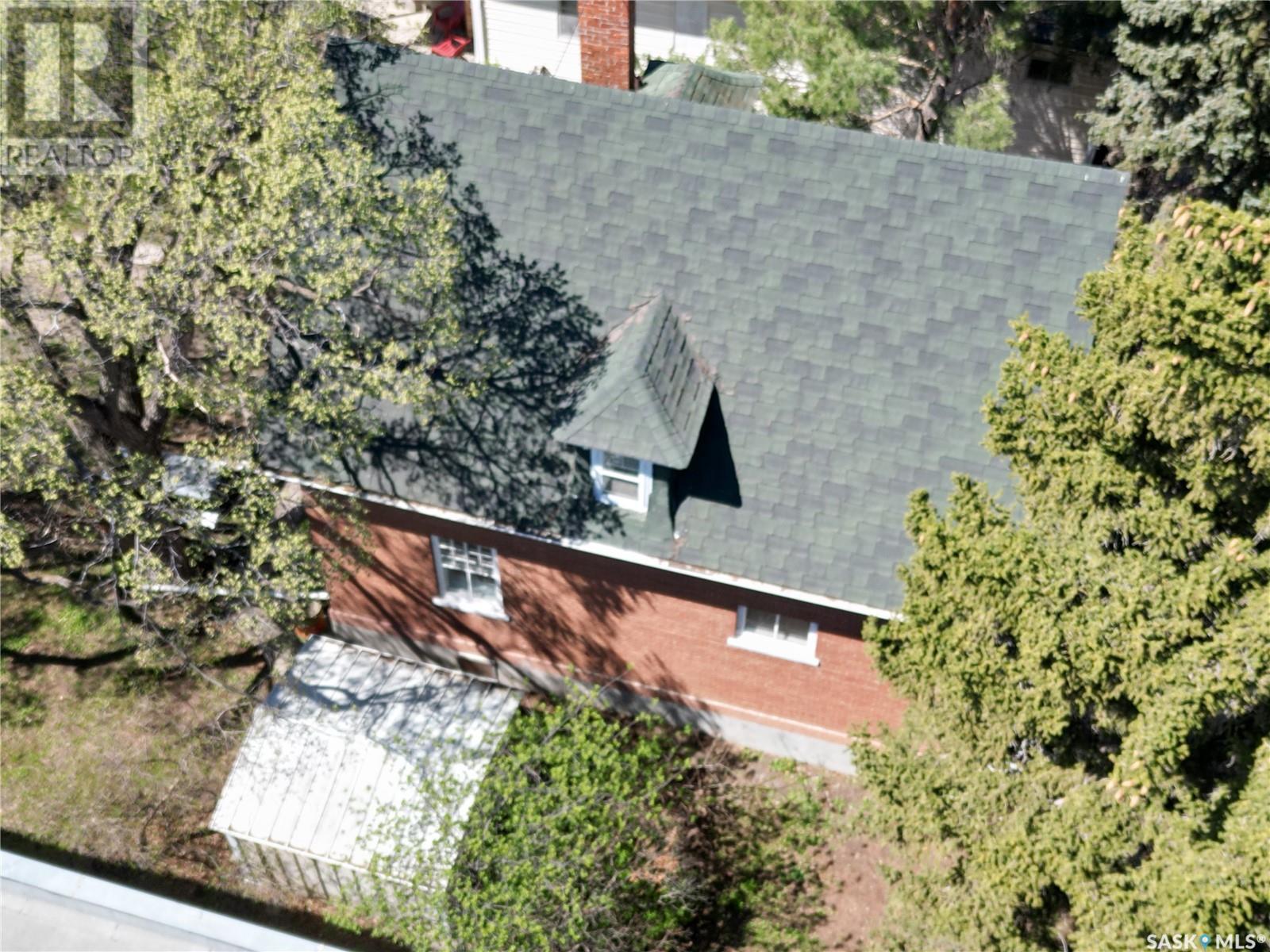 Photo 30 of 215 Ominica Street W, Moose Jaw SK