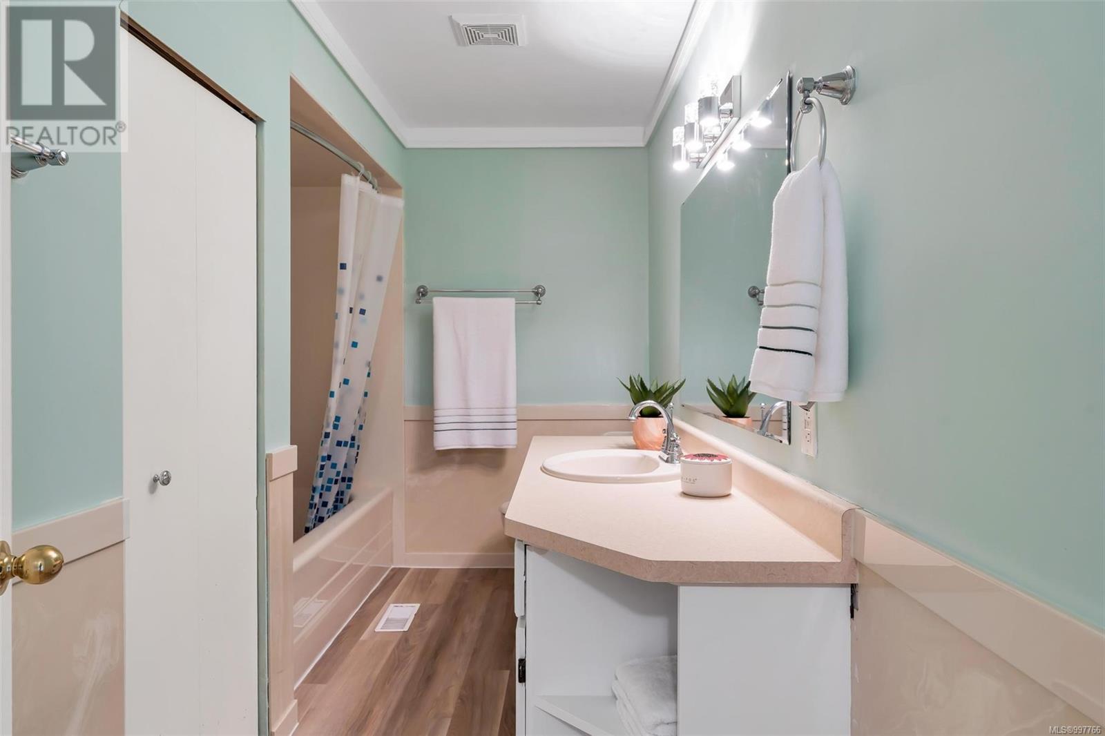 Photo 26 of 1498 Derby Rd, Saanich BC