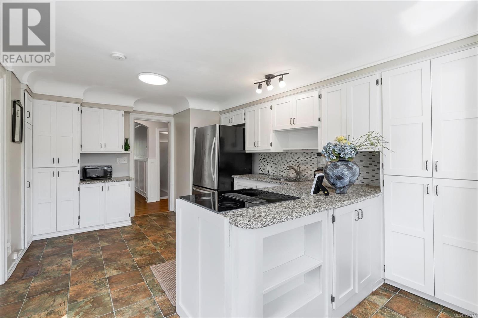 Photo 15 of 1498 Derby Rd, Saanich BC
